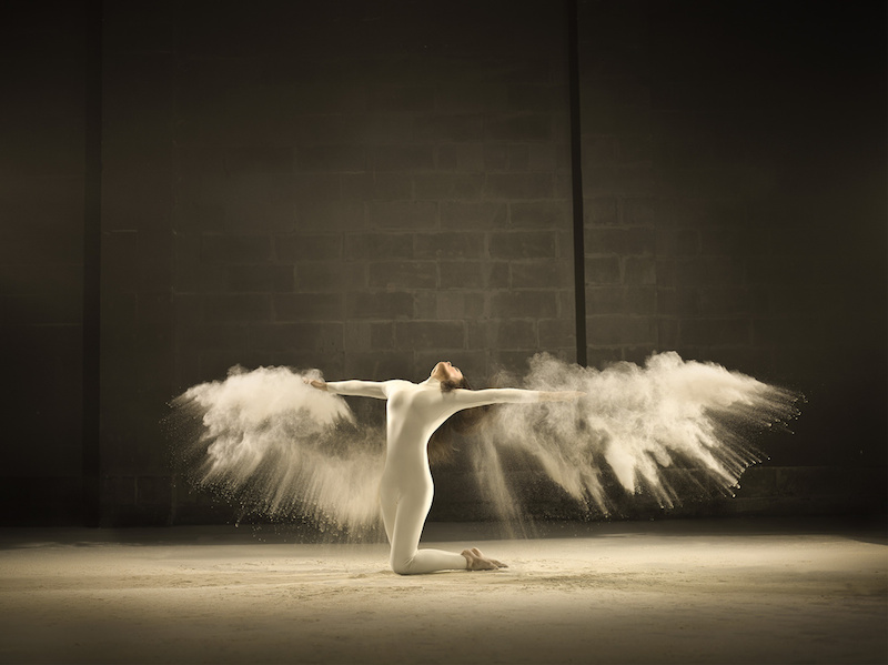 Brussels photographer Jeffrey Vanhoutte freezes a dancer in time